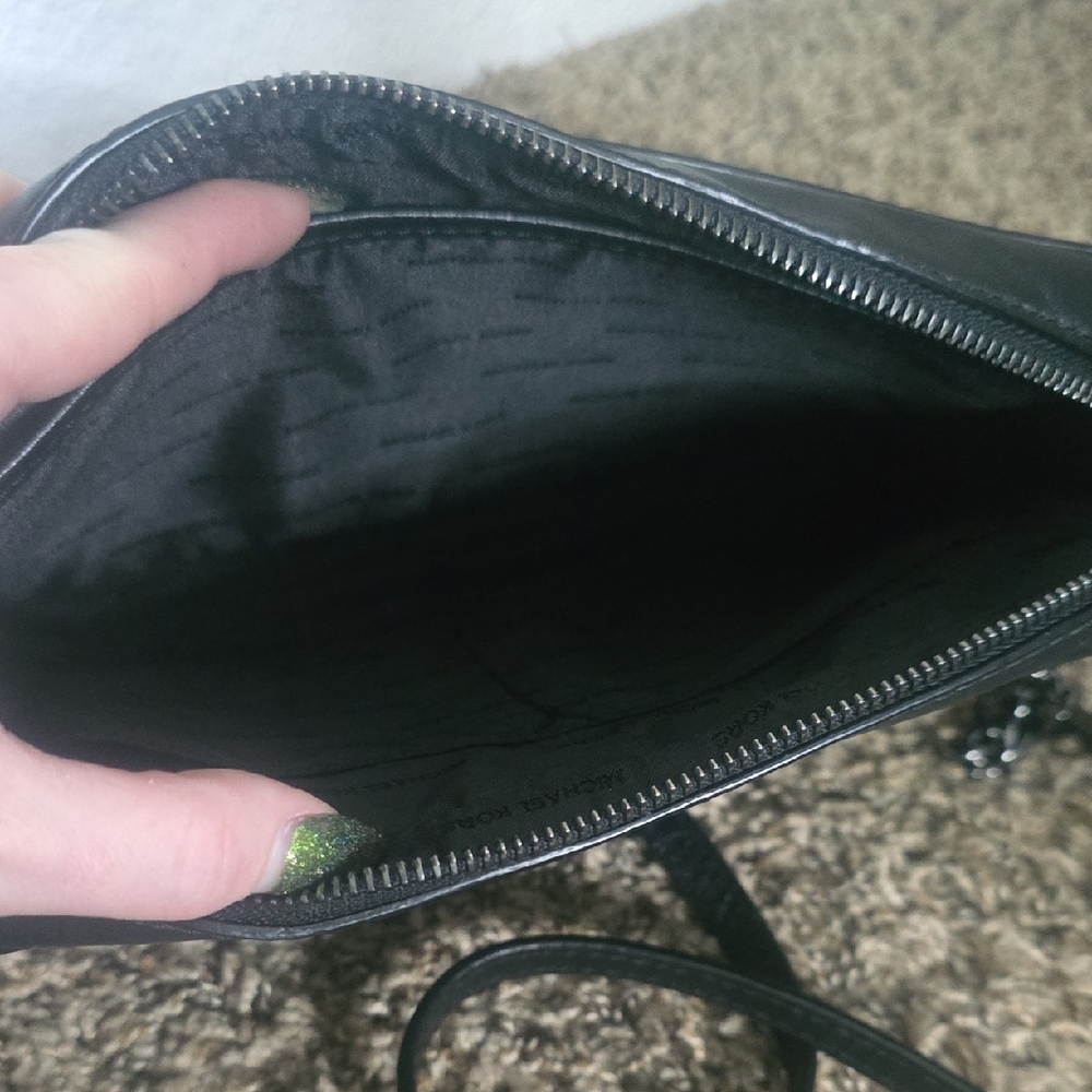 Michael Kors Black Diamond Quilted Crossbody Bag W/ Gunmetal Hardware (EUC)🩶🖤 - Picture 11 of 13